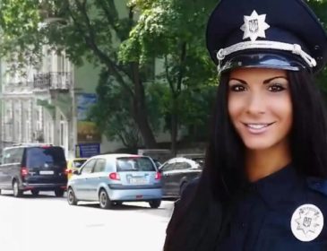 Секс-бомба украинской полиции шокирует новыми откровенными фото