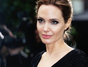 Пластический хирург раскрыл обман Анджелины Джоли