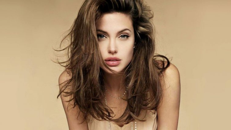 В Сети появились первые фото Анджелины Джоли после развода (ФОТО)