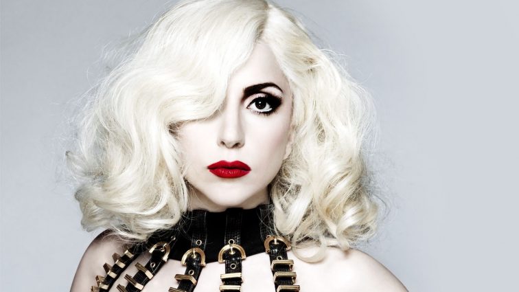 «Зомби Гага»! Леди Гага поразила невероятным превращением в куклу (ФОТО)
