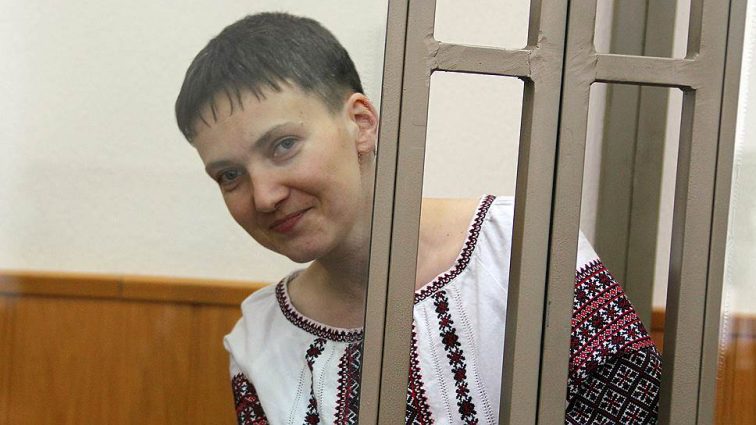 Сексуашечка: появилось развратное фото Надежды Савченко в неприличном платья с задранными ногами (ФОТО)