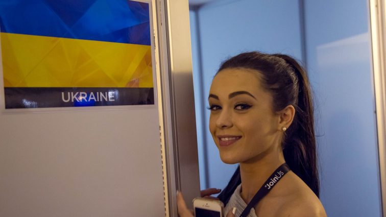 Певица Мария Яремчук обнажила ягодицы и показала свои интимные места (ФОТО)