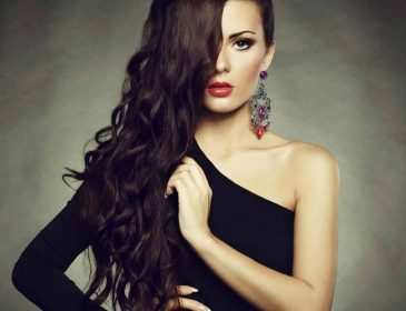 Будьте неотразимы: какой выбрать макияж под черное платье: советы стилистов (ВИДЕО)