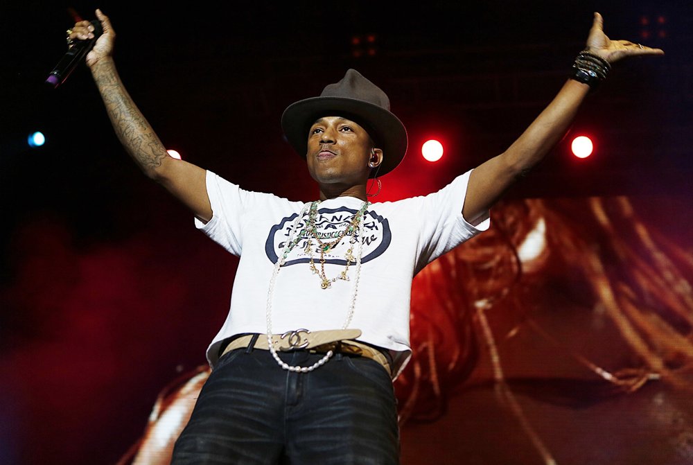 pharrell-williams-performing-live-in-concert-08