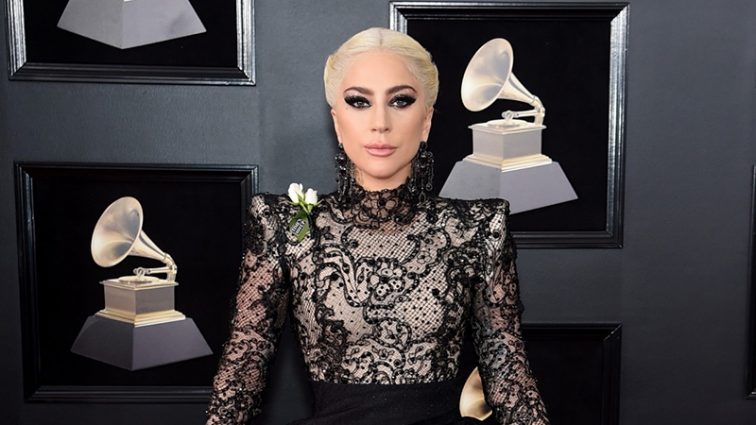 Леди Гага засветила на «Грэмми 2018» роскошное заручальное кольцо