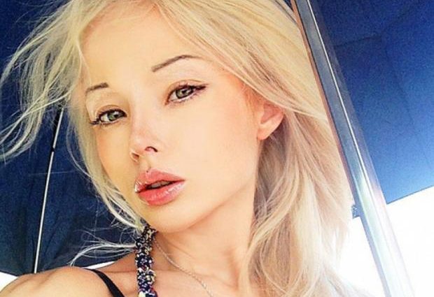 В откровенном белье: Одесская Барби Валерия Лукьянова соблазнила поклонников своим видом