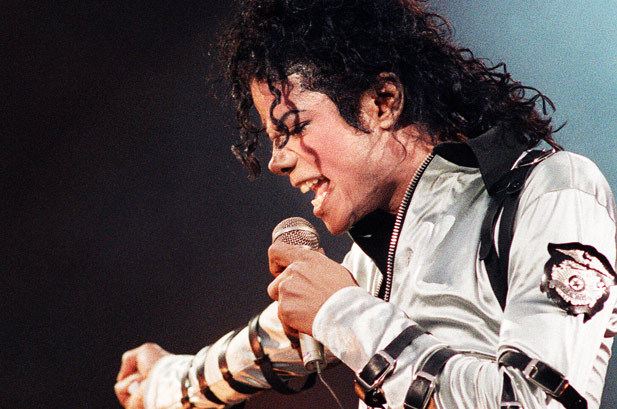 «Там внутри склепа пусто»: фанаты поп-короля Майкла Джексона не верят в смерть легендарного артиста