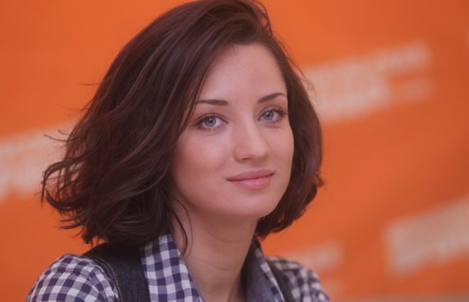 «Страстная брюнетка»: Татьяна Денисова кардинально сменила имидж